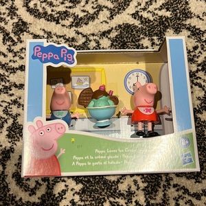 NIB Hasbro Peppa Pig- Peppa loves ice cream 3pc character toy set